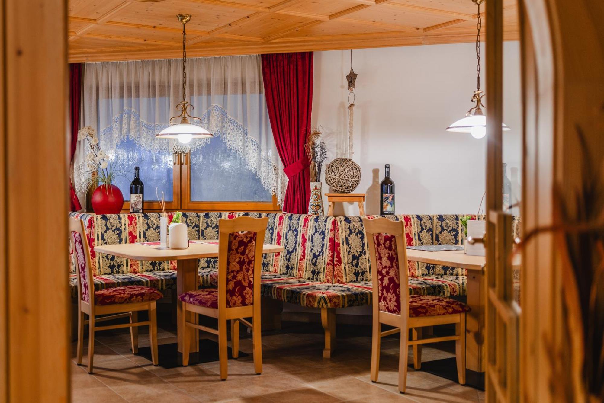 Garni Hotel Belalp Santa Cristina Val Gardena Exterior photo