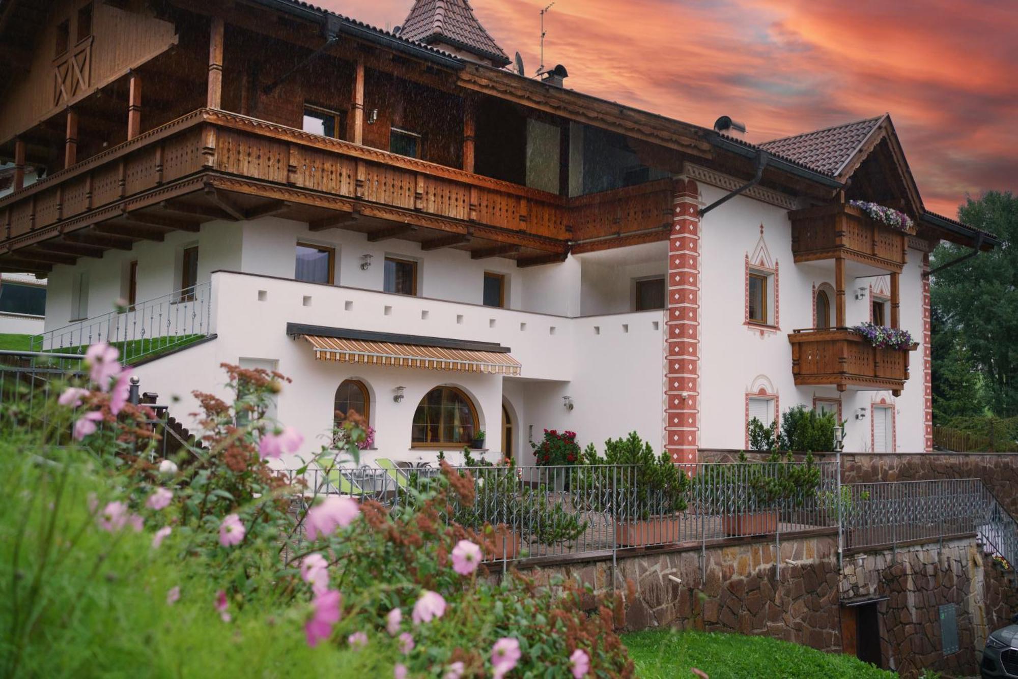Garni Hotel Belalp Santa Cristina Val Gardena Exterior photo